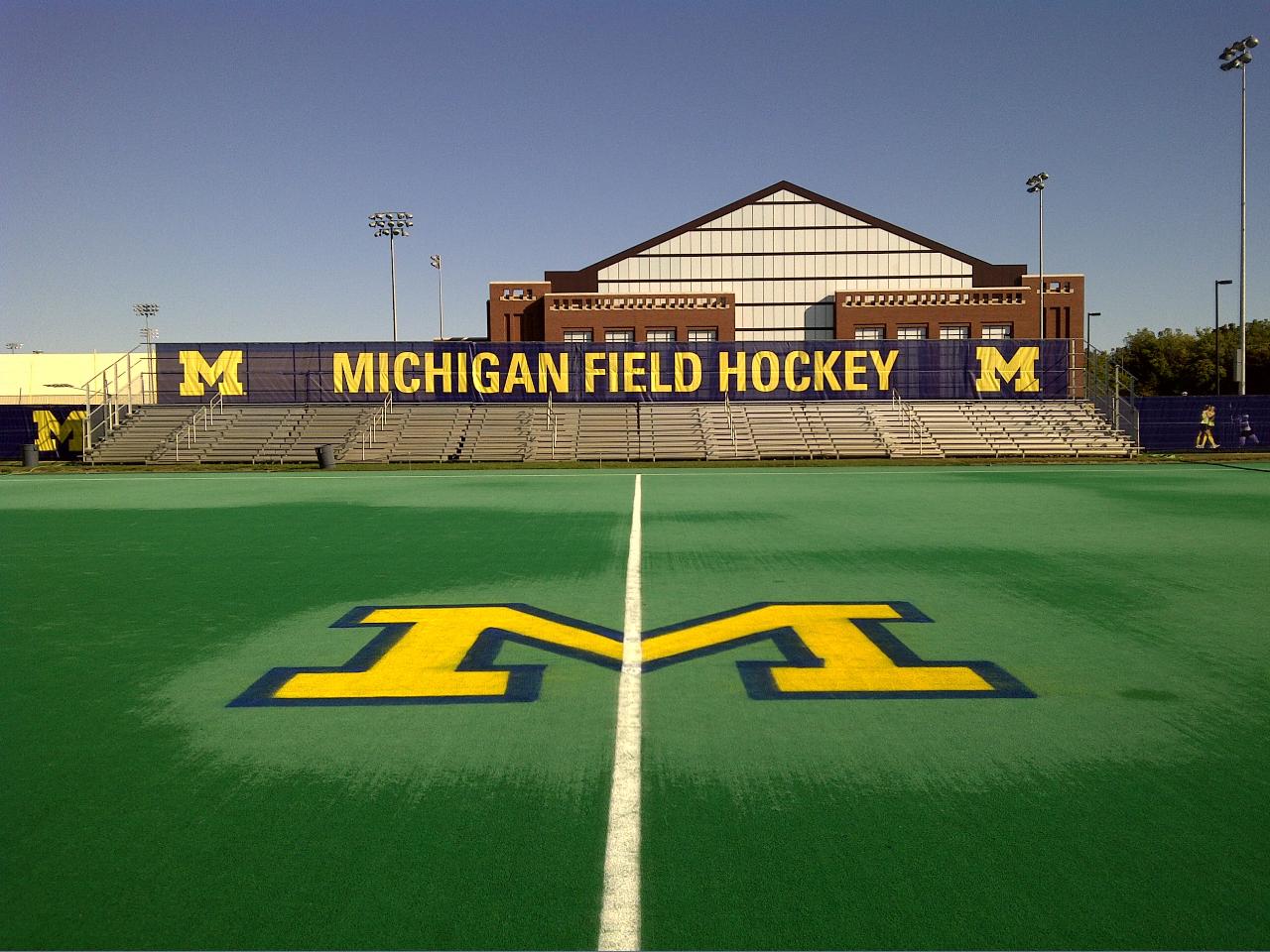 DuraScreen84® – Athletic Windscreen