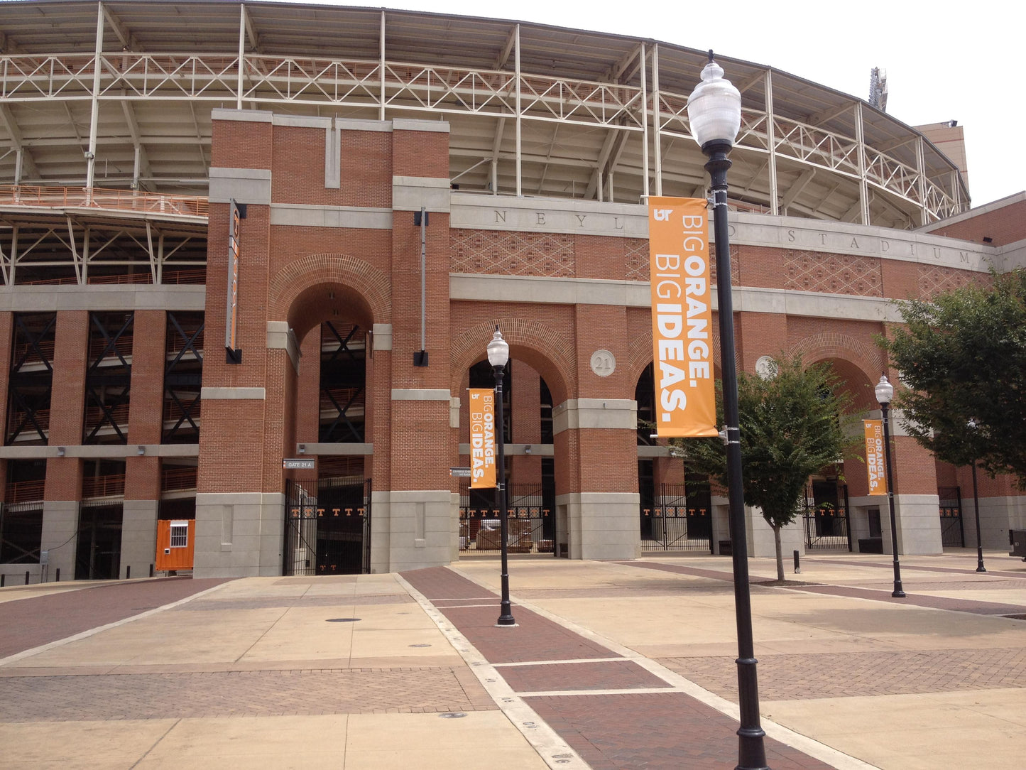 Pole Banners - Hurricane®